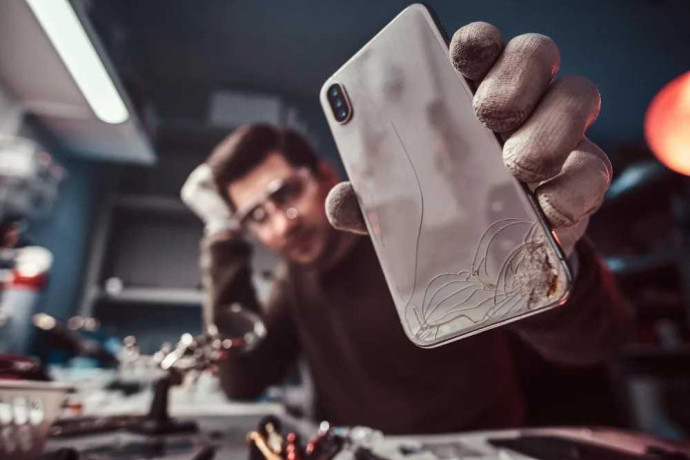 cracked-screen-fast-phone-repair-orlando-now-big-0