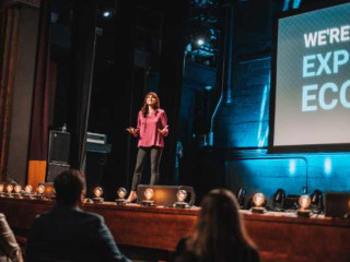 how-to-choose-the-right-keynote-speaker-for-the-event