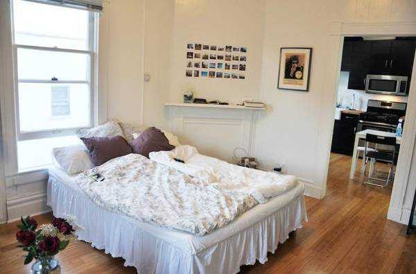 this-fine-studio-is-located-in-an-old-historic-masion-big-0
