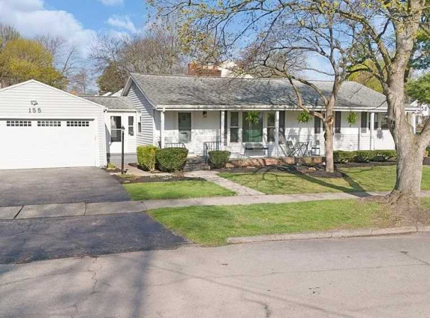 charming-3-bedroom-15-bath-ranch-desi-big-0